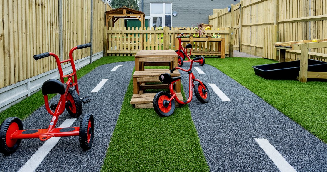 Busy Bees at West End gallery photo