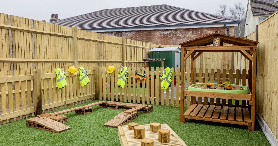 Busy Bees at West End gallery photo