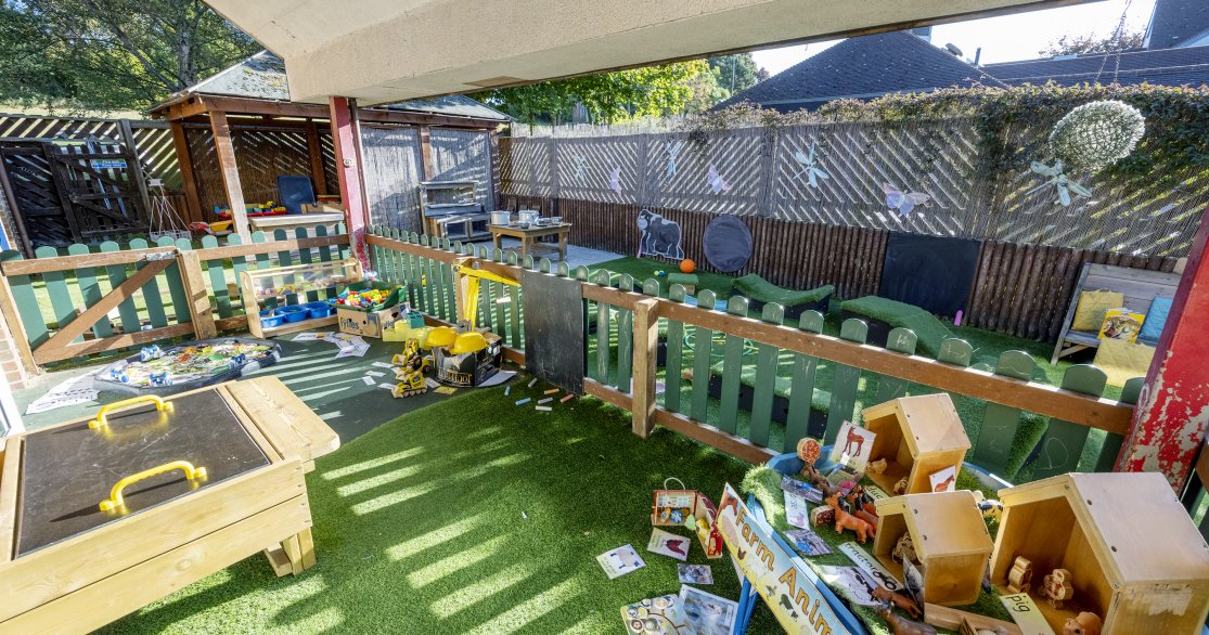 Busy Bees at Derby Oakwood Bishops Dive