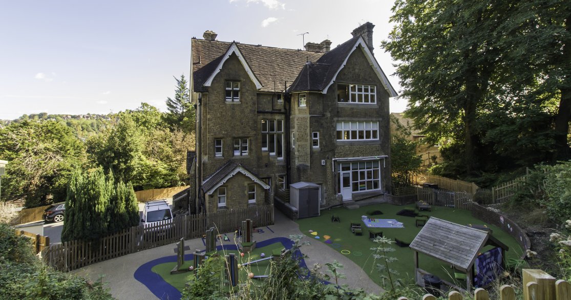 Exterior of building at Busy Bees Guildford Fitzsimmons showing garden area